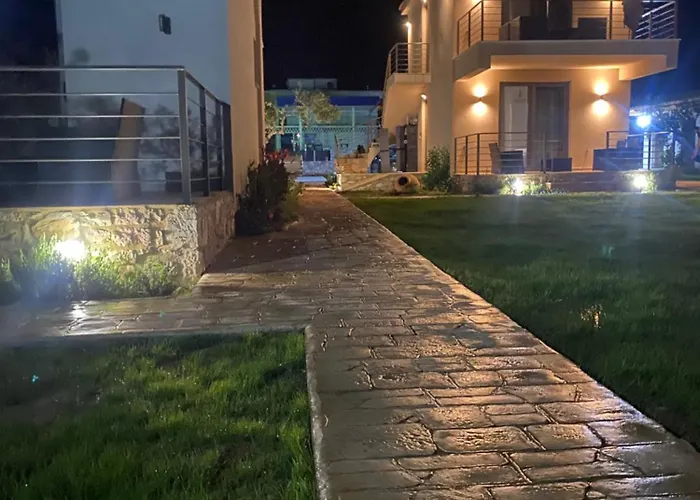 Three Charites Apartment Gialova