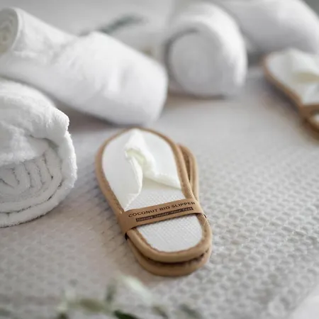 Three Charites Apartament *