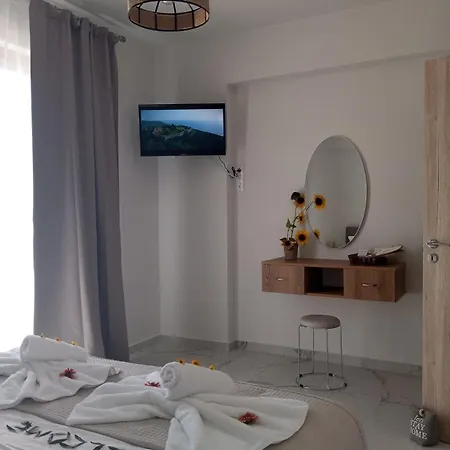 Three Charites Apartament Gialova