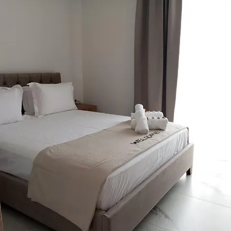 Three Charites Apartament *