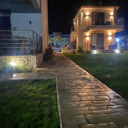 Three Charites Apartment Gialova