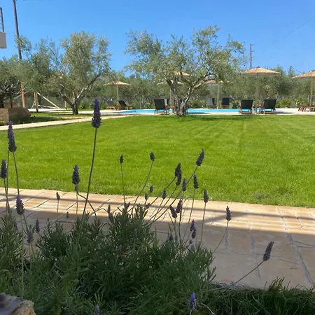Three Charites Apartment Gialova