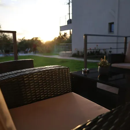 Apartament Three Charites *