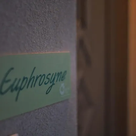 Three Charites Apartament *