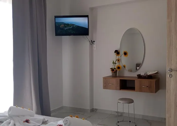 Three Charites Appartement Gialova